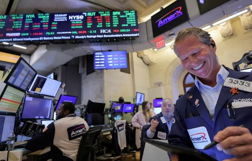 S&P 500 lập kỷ lục mới bất chấp đe dọa áp thuế từ Trump
